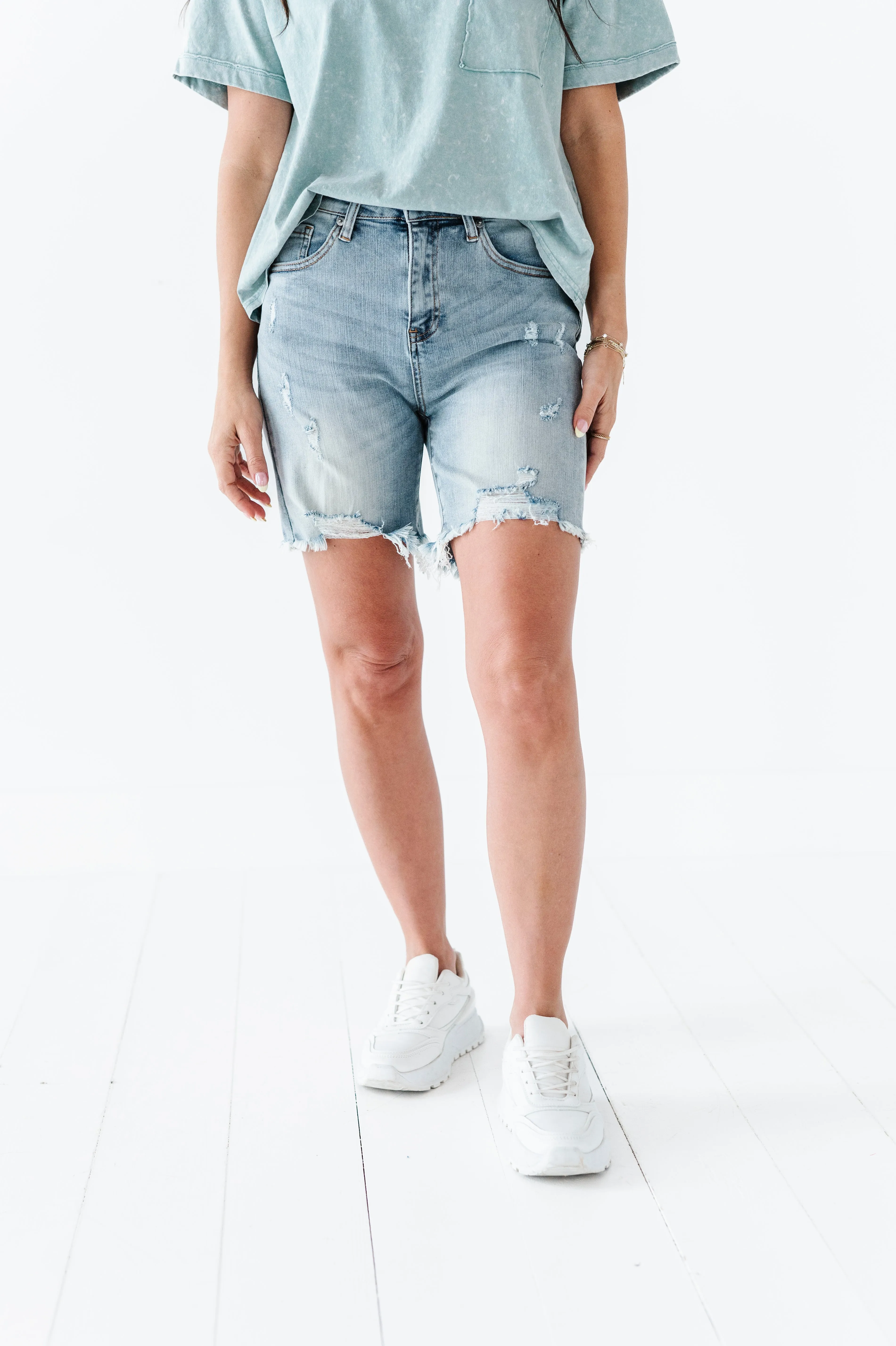 Crew Shorts in Light Wash