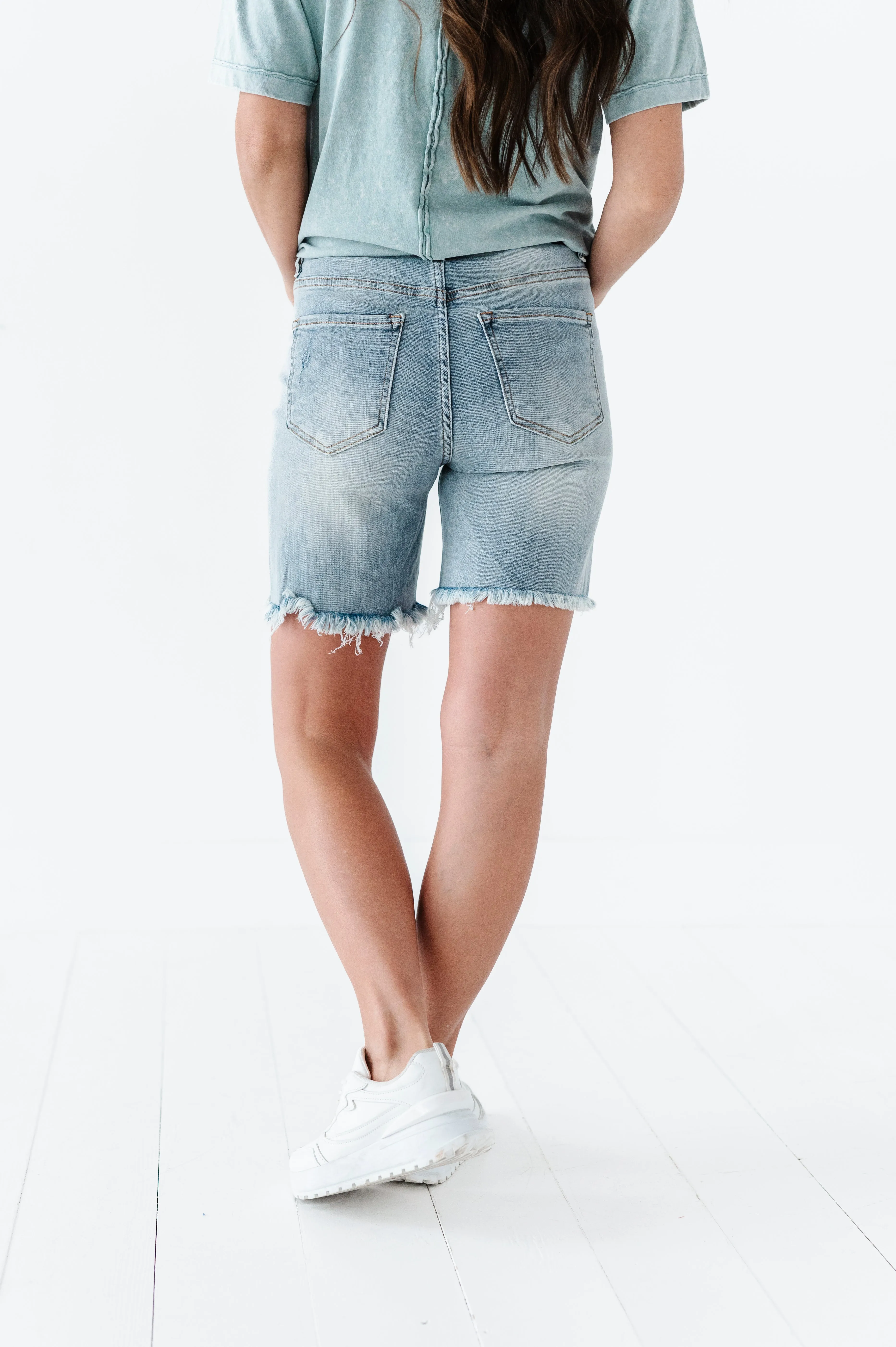 Crew Shorts in Light Wash