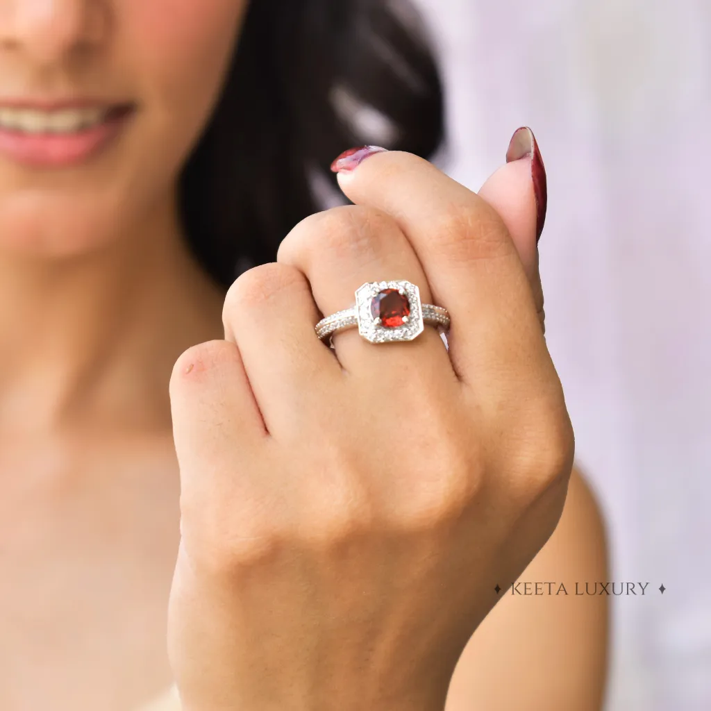 Sparkling Red - Garnet Ring